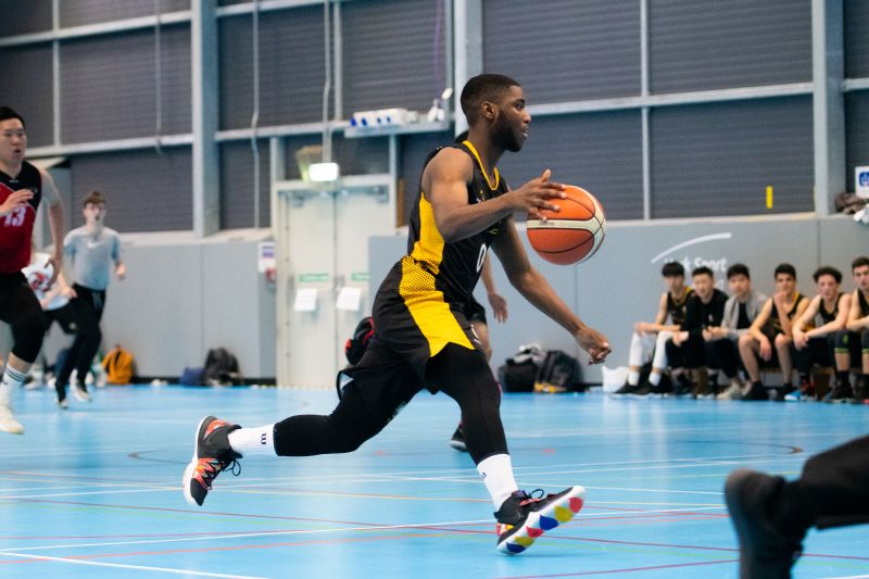 这位教练坚 这位教练坚